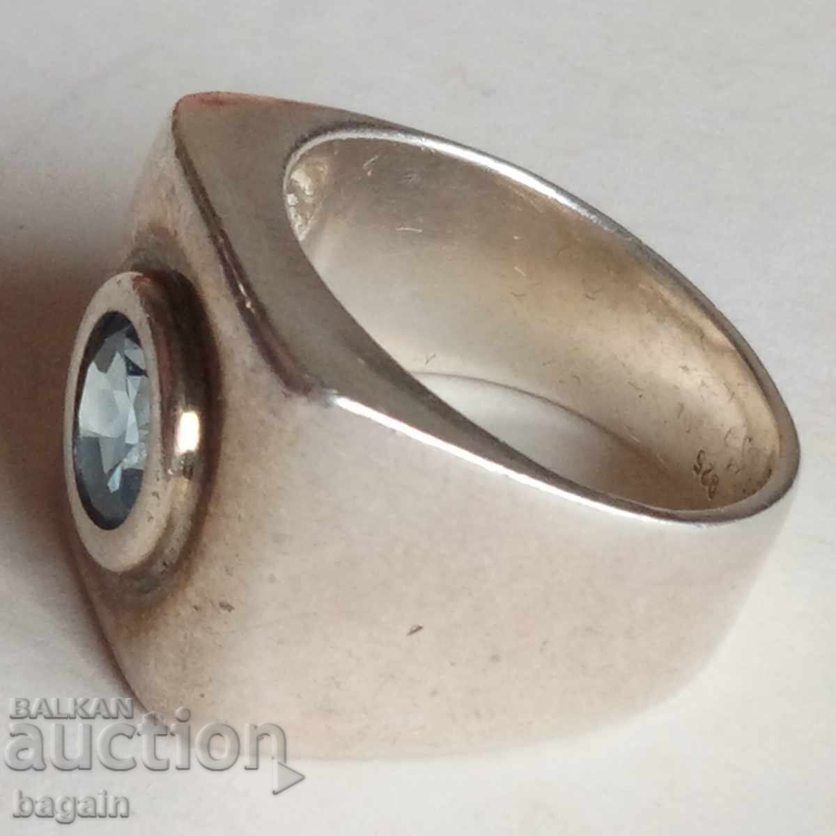 Auction Silver ring with topaz Auction Silver ring with topaz