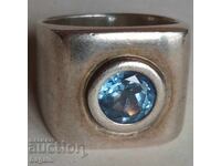 Сребърен пръстен с топаз.