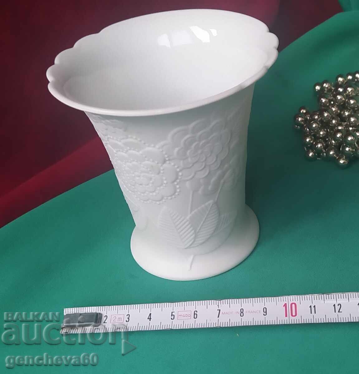 Beautiful Kaiser KAISER porcelain vase with price 21.00 BGN | € 10.74 Beautiful Kaiser KAISER porcelain vase with price 21.00 BGN | € 10.74