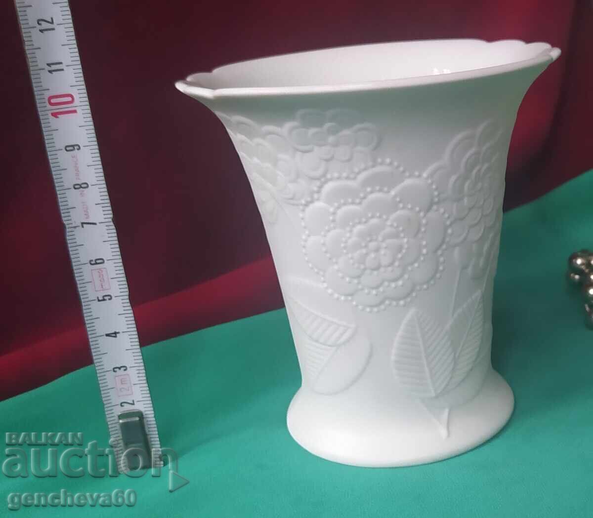 Auction Beautiful Kaiser KAISER porcelain vase Auction Beautiful Kaiser KAISER porcelain vase