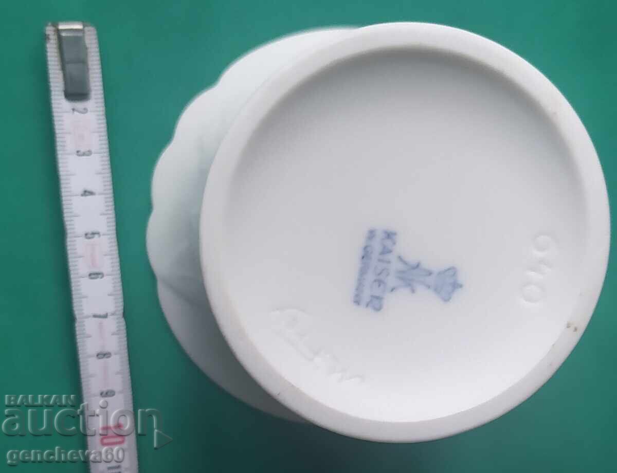 Delivery of Beautiful Kaiser KAISER porcelain vase Delivery of Beautiful Kaiser KAISER porcelain vase