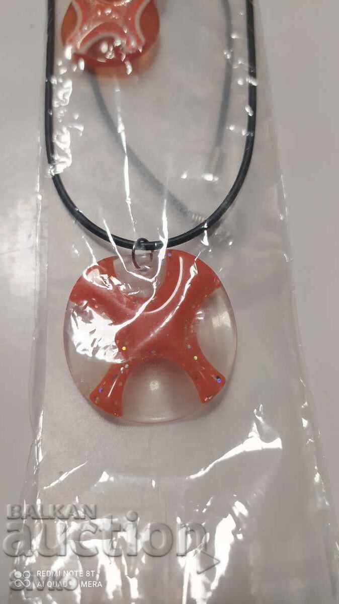 Κολιέ και σκουλαρίκια καινούργια, πλαστικό με τιμή 0.49 BGN | € 0.25 Κολιέ και σκουλαρίκια καινούργια, πλαστικό με τιμή 0.49 BGN | € 0.25