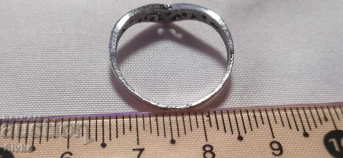 Δημοπρασία Ενα δαχτυλίδι