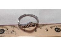 Ενα δαχτυλίδι