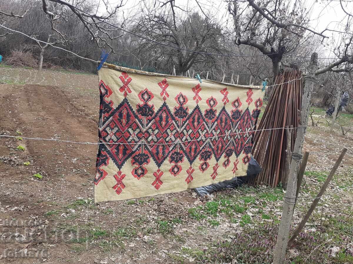 Стар плюшен ковьор покривка за стена - 5 Стар плюшен ковьор покривка за стена - 5