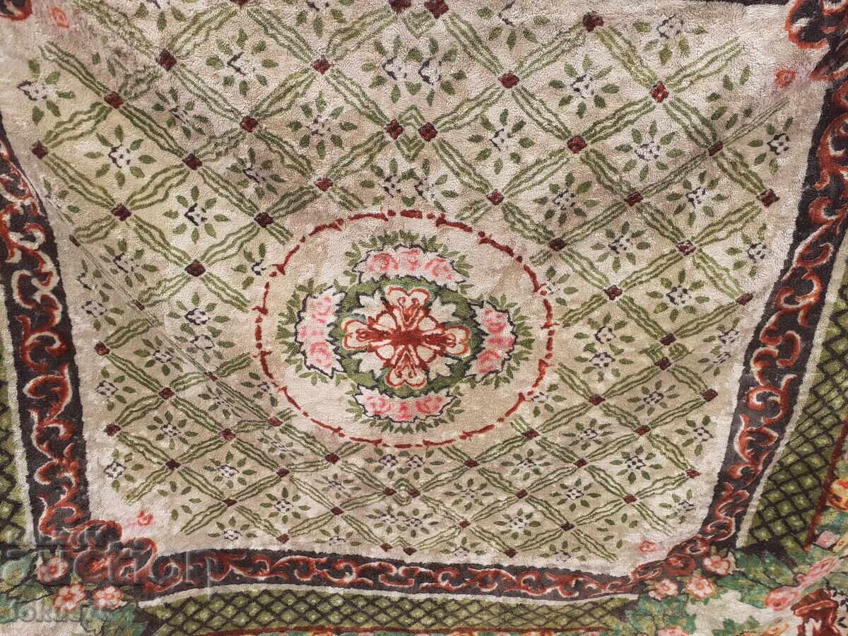 Auction Old plush tablecloth with fringe Auction Old plush tablecloth with fringe