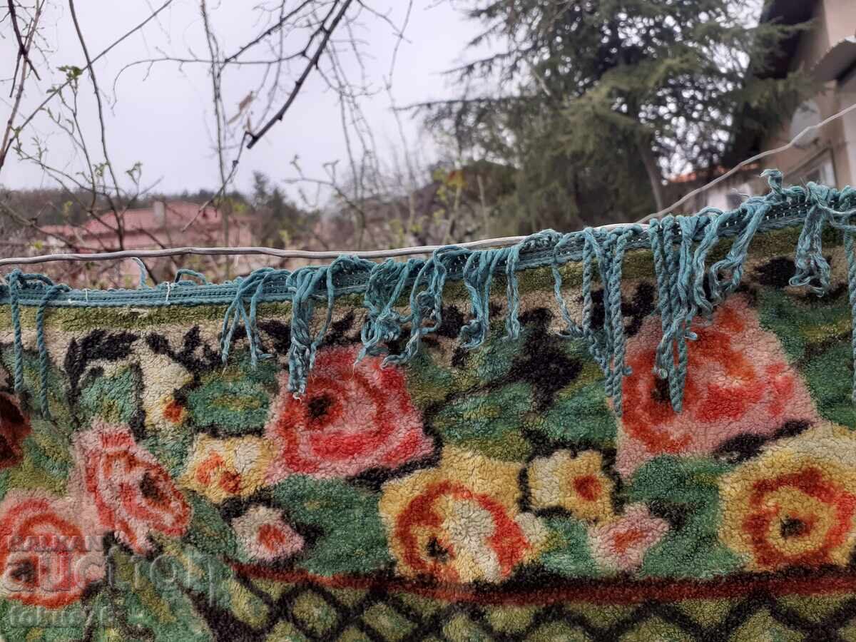 Delivery of Old plush tablecloth with fringe Delivery of Old plush tablecloth with fringe