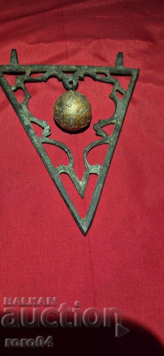 Auction PLUMB BOB - LEVEL - OTTOMAN Auction PLUMB BOB - LEVEL - OTTOMAN