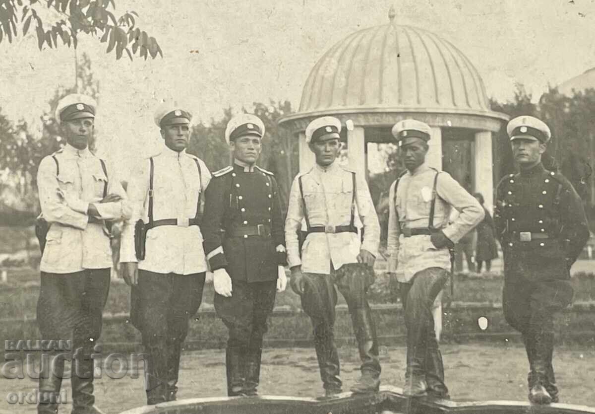 4883 Kingdom of Bulgaria police officers in the center of Bankya, 1930s with price 20.00 BGN | € 10.23 4883 Kingdom of Bulgaria police officers in the center of Bankya, 1930s with price 20.00 BGN | € 10.23