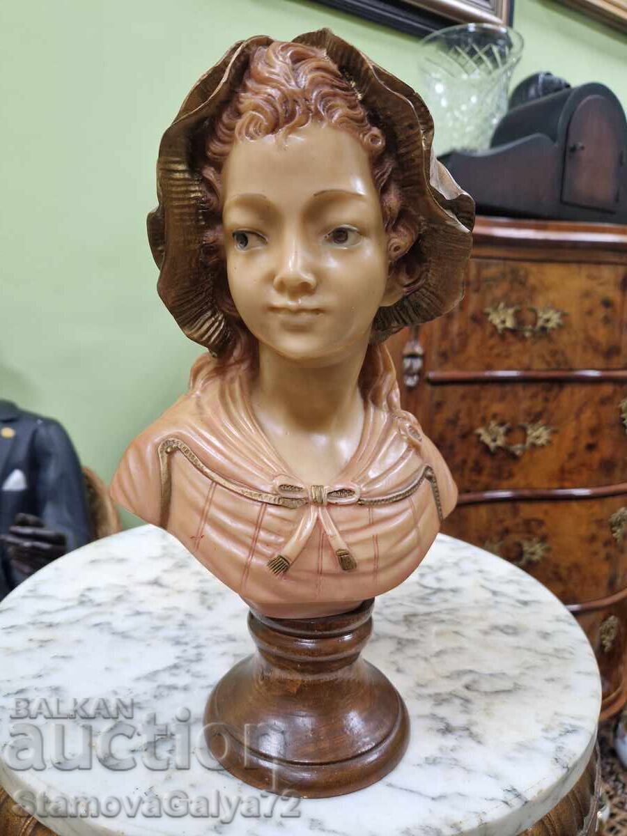 Vintage collectible bust figure statuette with price 188.00 BGN | € 96.12 Vintage collectible bust figure statuette with price 188.00 BGN | € 96.12