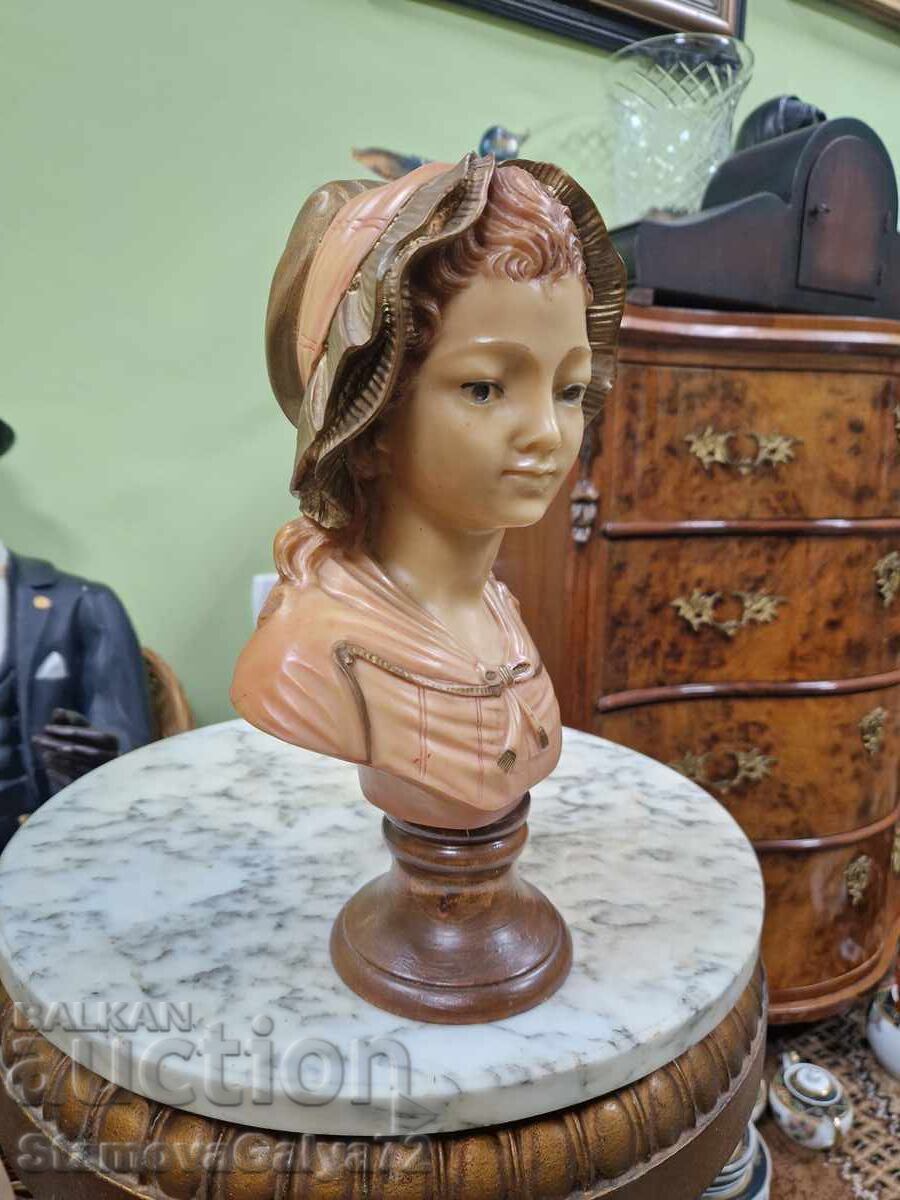 Delivery of Vintage collectible bust figure statuette Delivery of Vintage collectible bust figure statuette