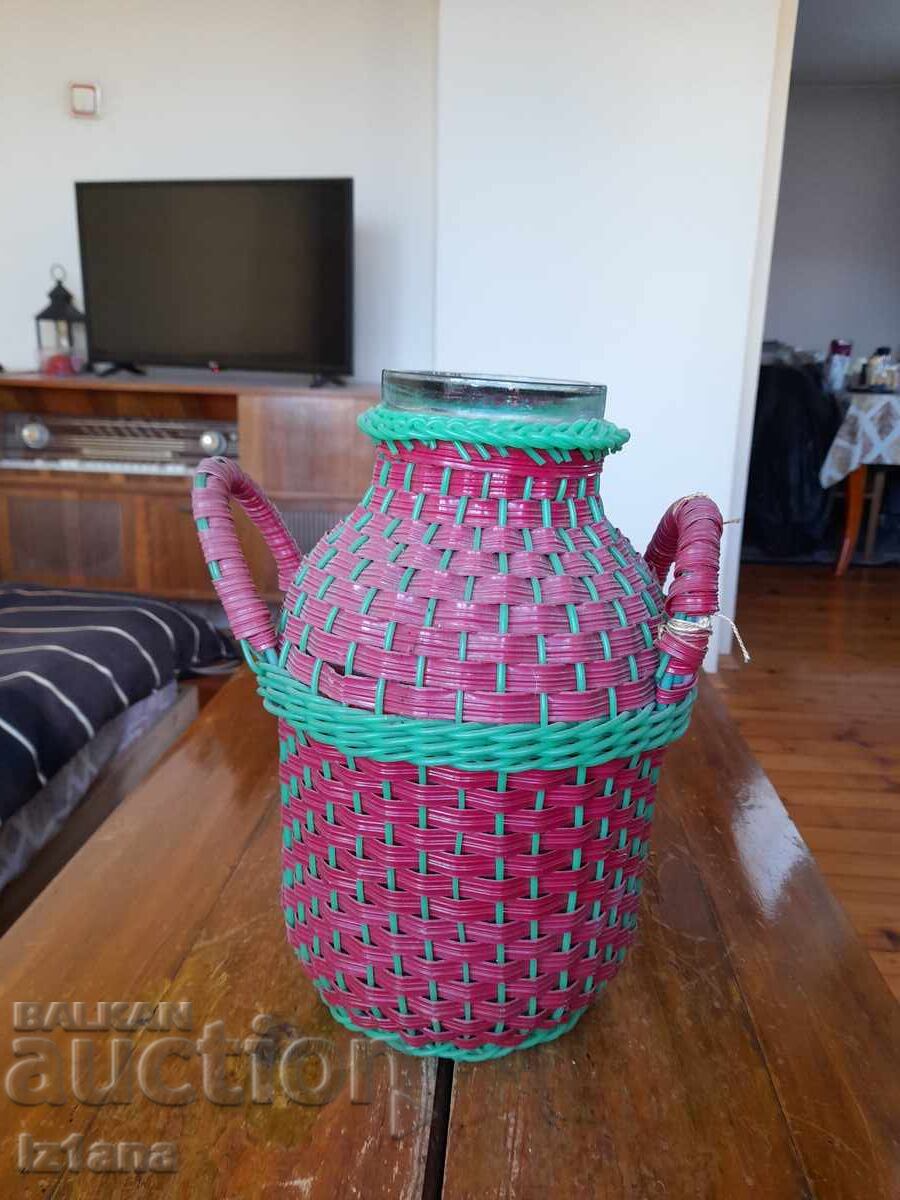 Стар плетен буркан Стар плетен буркан