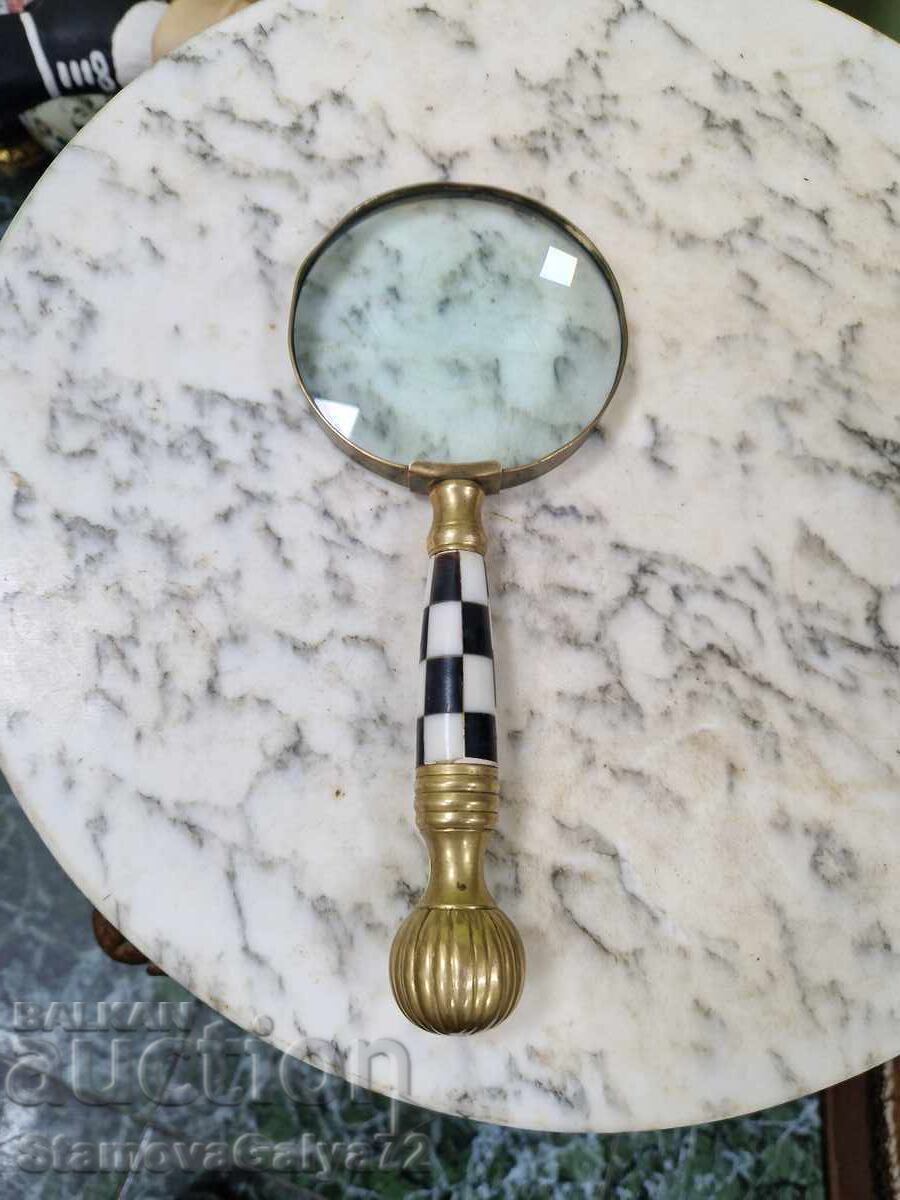 Прекрасна антикварна английска бронзова лупа със седеф с цена 133.00 лв. | € 68.00 Прекрасна антикварна английска бронзова лупа със седеф с цена 133.00 лв. | € 68.00