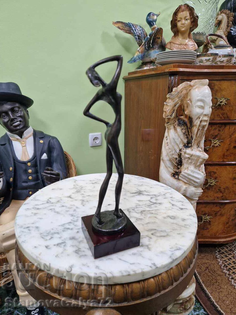Delivery of Vintage bronze figure statuette sculpture Delivery of Vintage bronze figure statuette sculpture