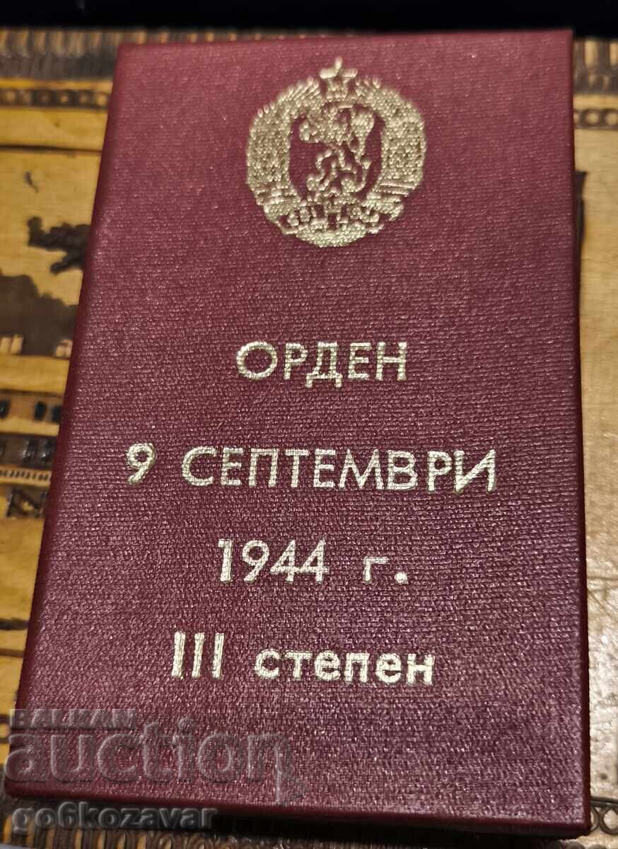 Order of September 9, 1944 Without Swords, III degree. Box! with price 40.00 BGN | € 20.45 Order of September 9, 1944 Without Swords, III degree. Box! with price 40.00 BGN | € 20.45