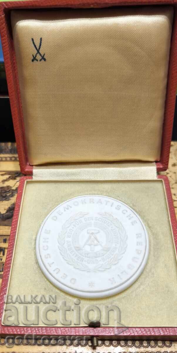 Auction GDR - Meissen porcelain - Army Sports Club Leipzig rare Auction GDR - Meissen porcelain - Army Sports Club Leipzig rare