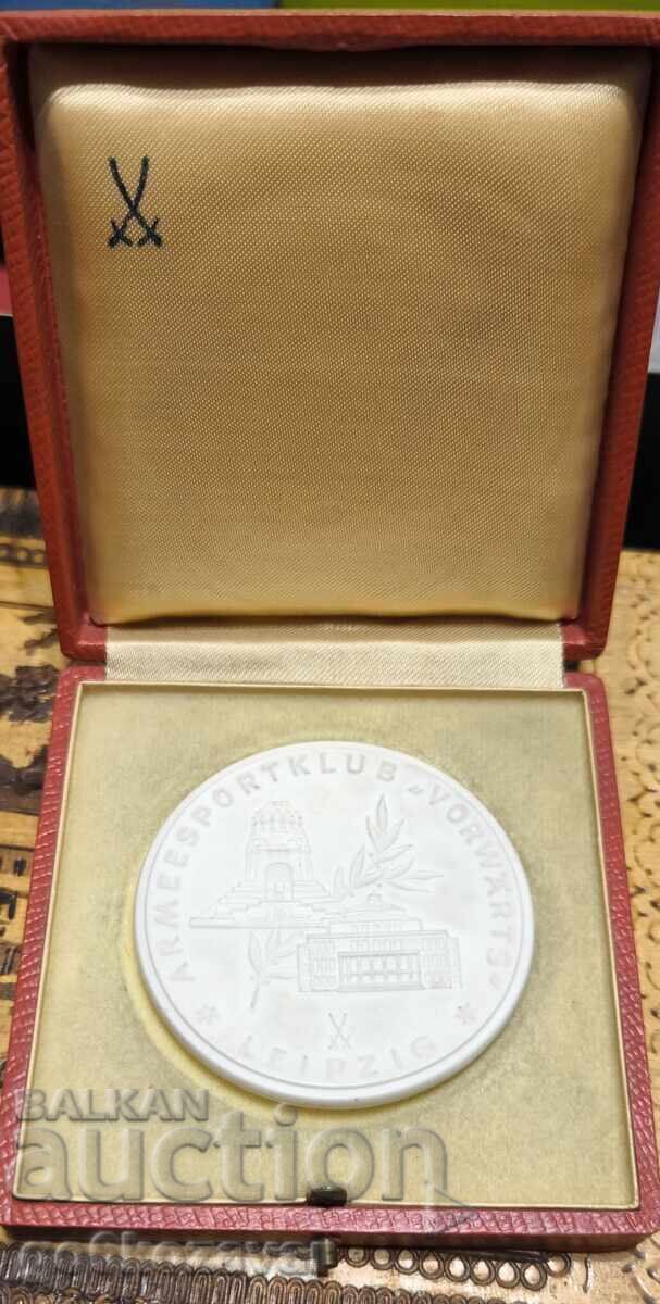 Delivery of GDR - Meissen porcelain - Army Sports Club Leipzig rare Delivery of GDR - Meissen porcelain - Army Sports Club Leipzig rare