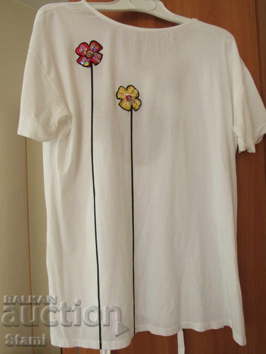 Women's white t-shirt with embroidery and open back, size L with price 22.00 BGN | € 11.25