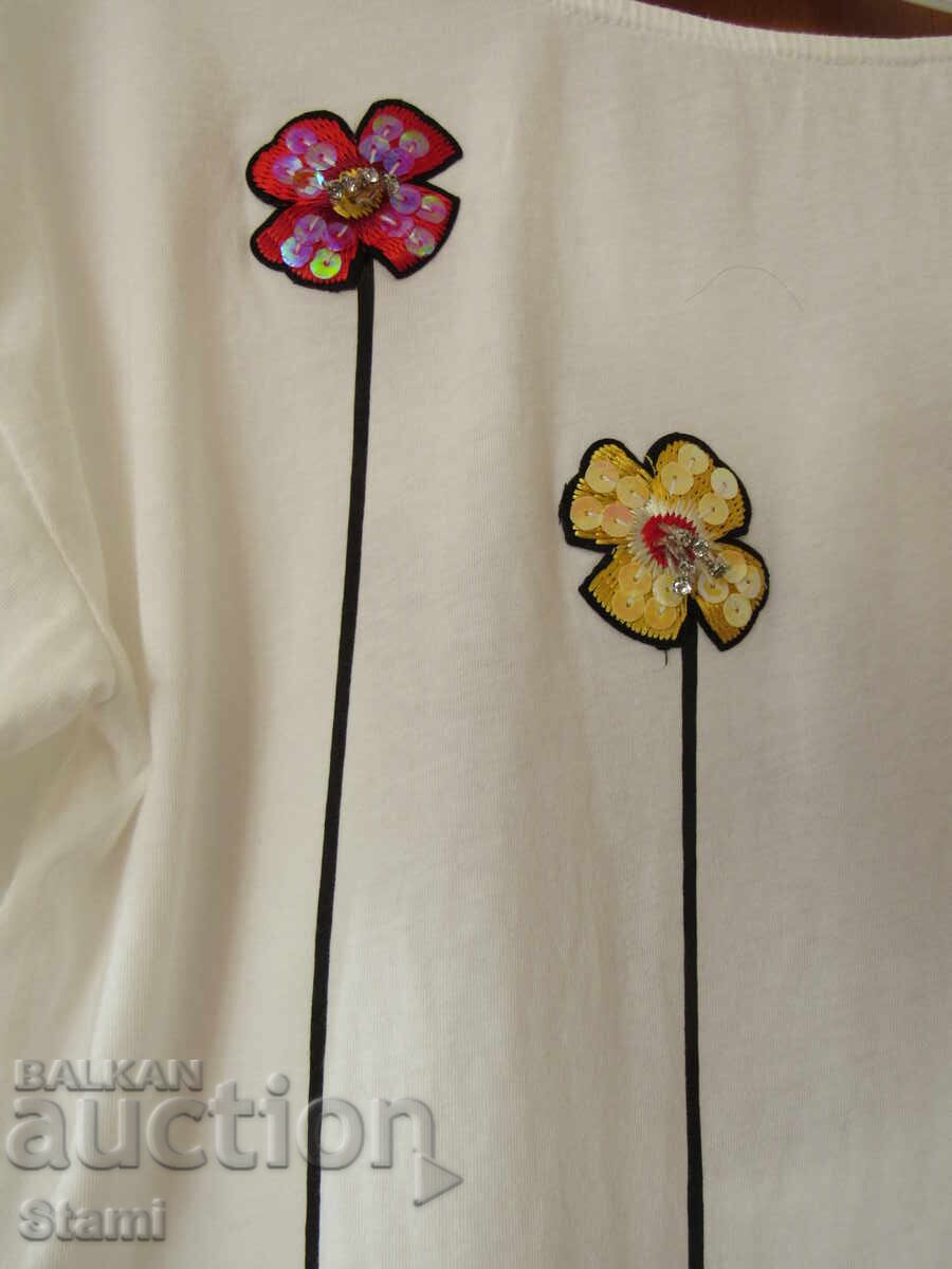 Women's white t-shirt with embroidery and open back, size L - 6
