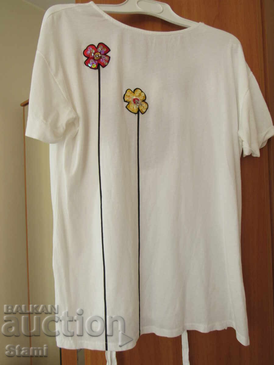 Women's white t-shirt with embroidery and open back, size L