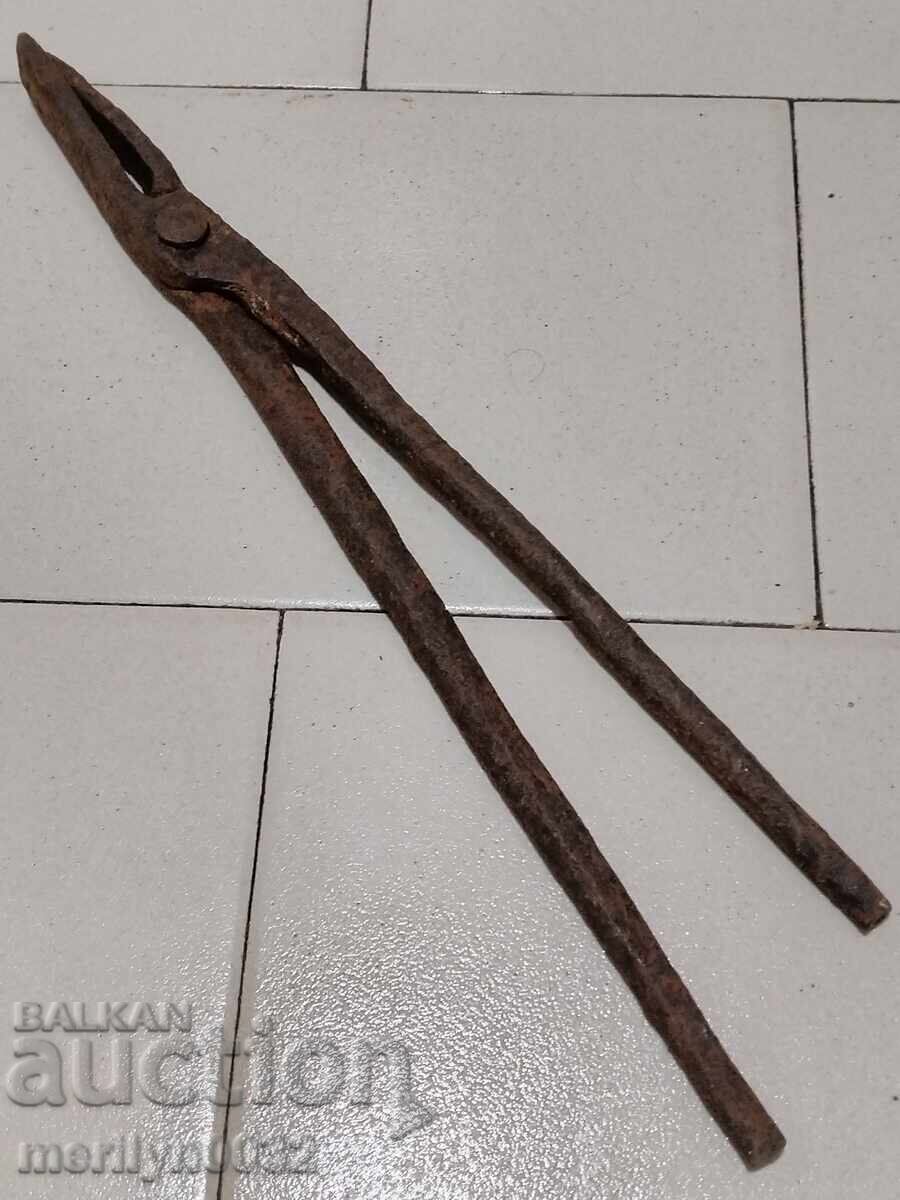 Παλιά λαβίδα σιδηρουργού, σφυρήλατο σίδερο, εργαλείο με τιμή 44.00 BGN | € 22.50 Παλιά λαβίδα σιδηρουργού, σφυρήλατο σίδερο, εργαλείο με τιμή 44.00 BGN | € 22.50