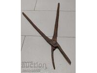 Clești vechi de fierar, fier forjat, unealtă