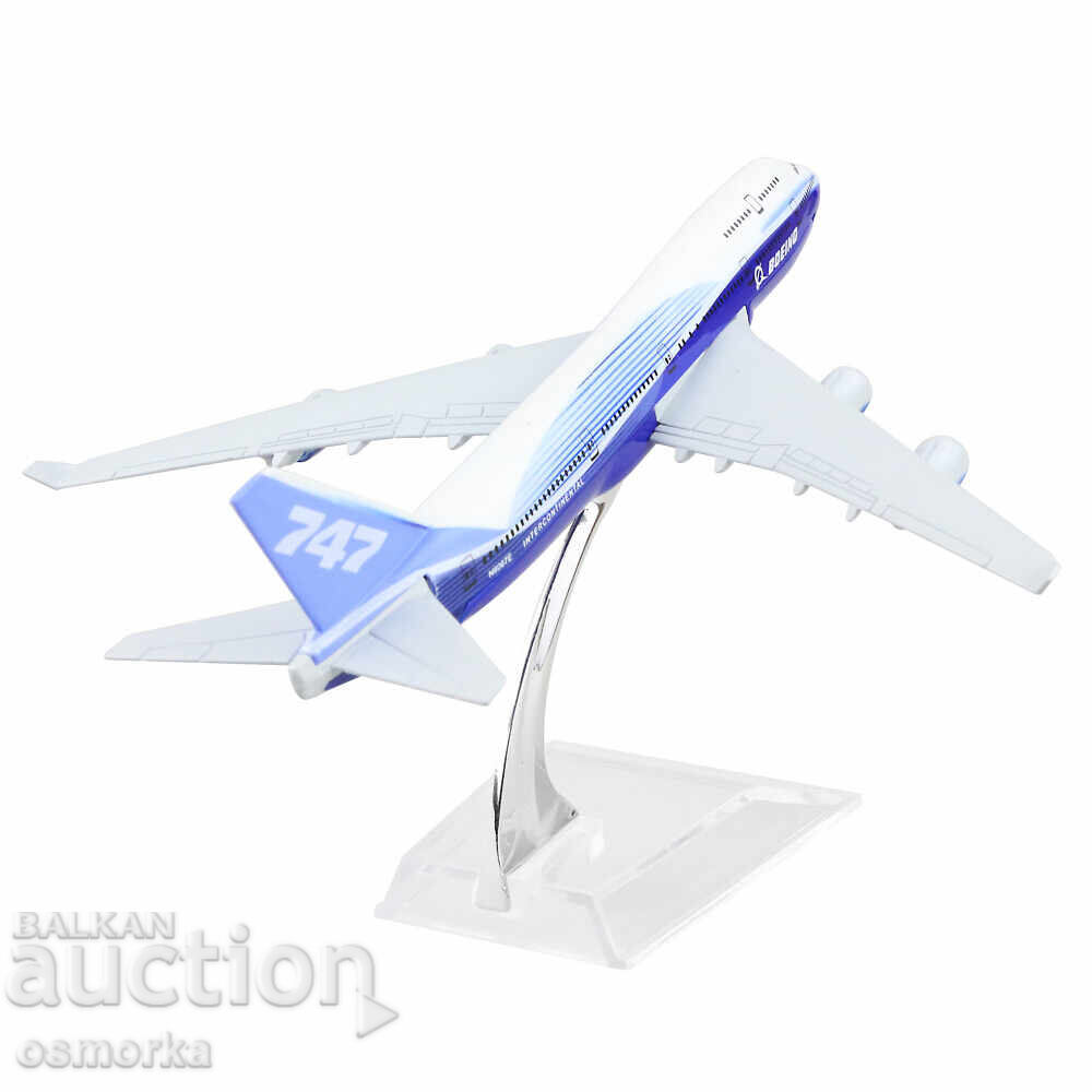 Delivery of Boeing 747 airplane model, metal liner passenger