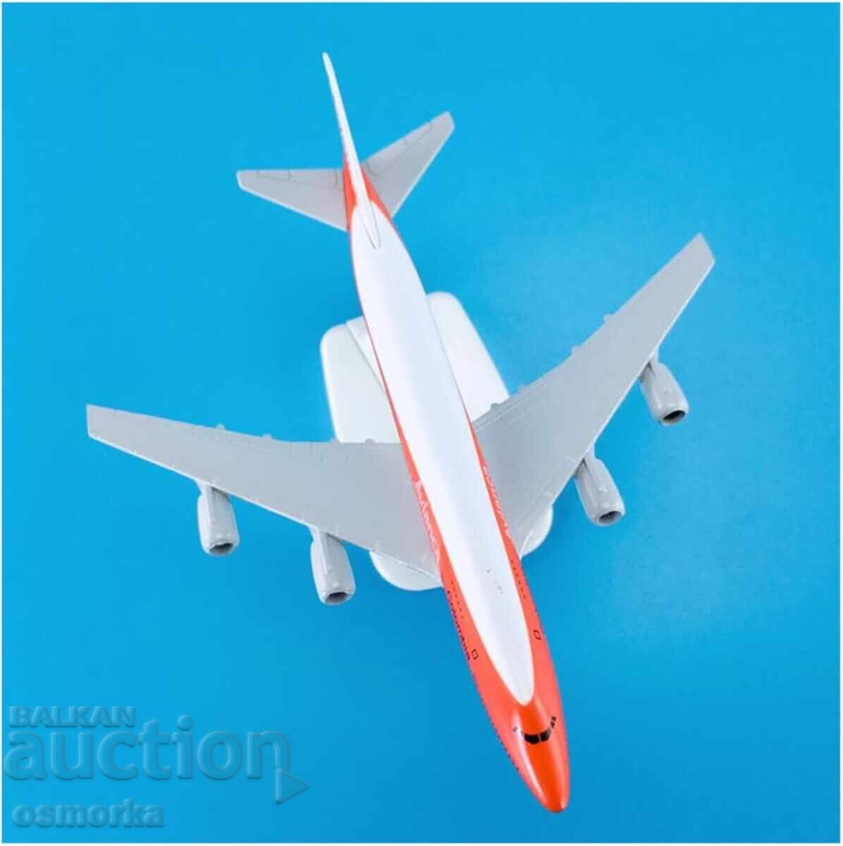 Auction  Boeing 747 airplane model Avianca metal black box