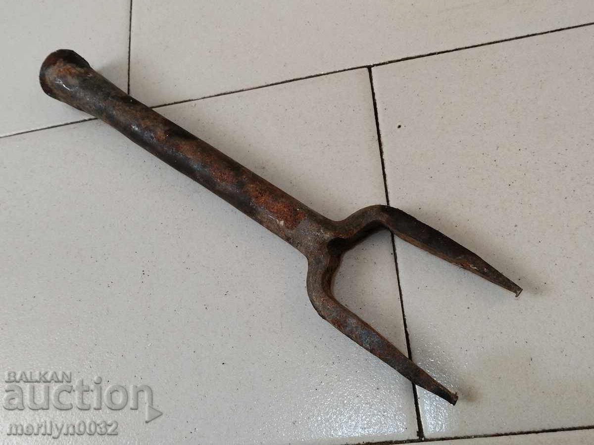 Old hand-forged anvil for hair straightening with price 38.00 BGN | € 19.43 Old hand-forged anvil for hair straightening with price 38.00 BGN | € 19.43