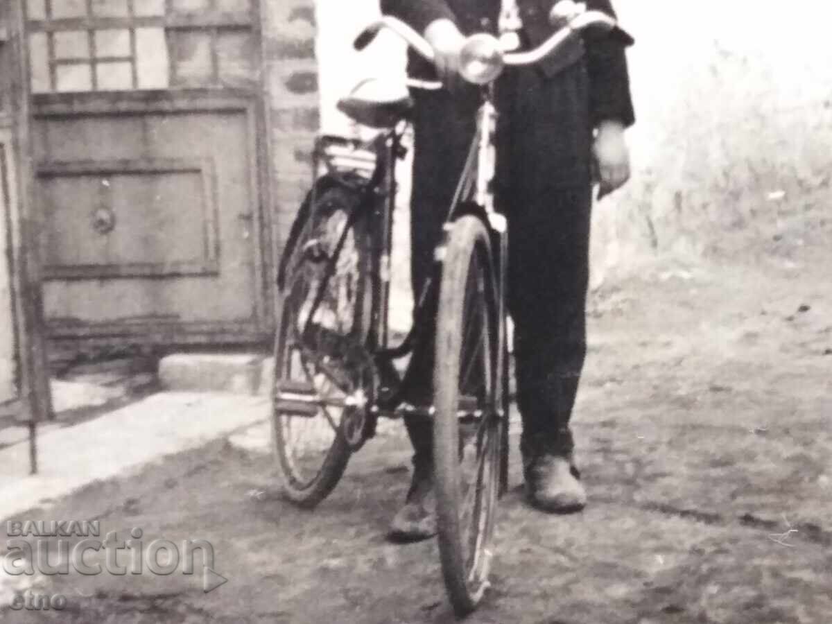 ЦАРСКА СНИМКА,ВЕЛОСИПЕД ,КОЛЕЛО с цена 10.00 лв. | € 5.11 ЦАРСКА СНИМКА,ВЕЛОСИПЕД ,КОЛЕЛО с цена 10.00 лв. | € 5.11