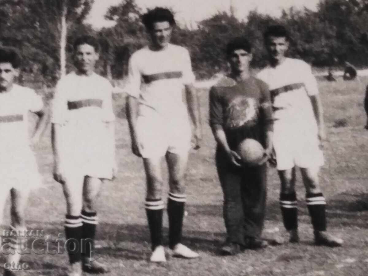 ROYAL PHOTO, FOOTBALL, FOOTBALL TEAM with price 10.00 BGN | € 5.11 ROYAL PHOTO, FOOTBALL, FOOTBALL TEAM with price 10.00 BGN | € 5.11