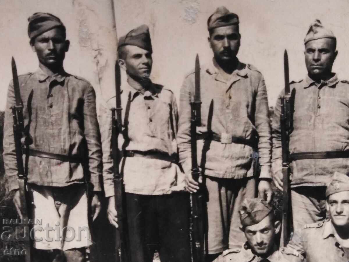 ROYAL PHOTO, SOLDIER, RIFLE, BAYONET with price 10.00 BGN | € 5.11 ROYAL PHOTO, SOLDIER, RIFLE, BAYONET with price 10.00 BGN | € 5.11