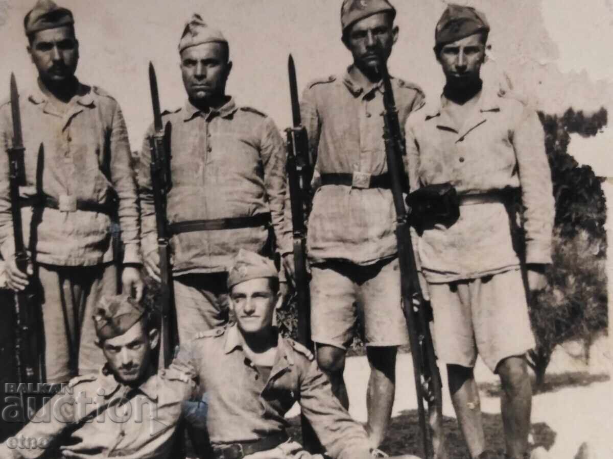 Auction ROYAL PHOTO, SOLDIER, RIFLE, BAYONET Auction ROYAL PHOTO, SOLDIER, RIFLE, BAYONET