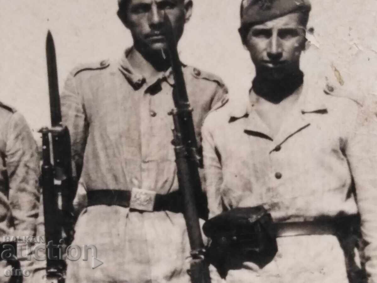 Delivery of ROYAL PHOTO, SOLDIER, RIFLE, BAYONET Delivery of ROYAL PHOTO, SOLDIER, RIFLE, BAYONET