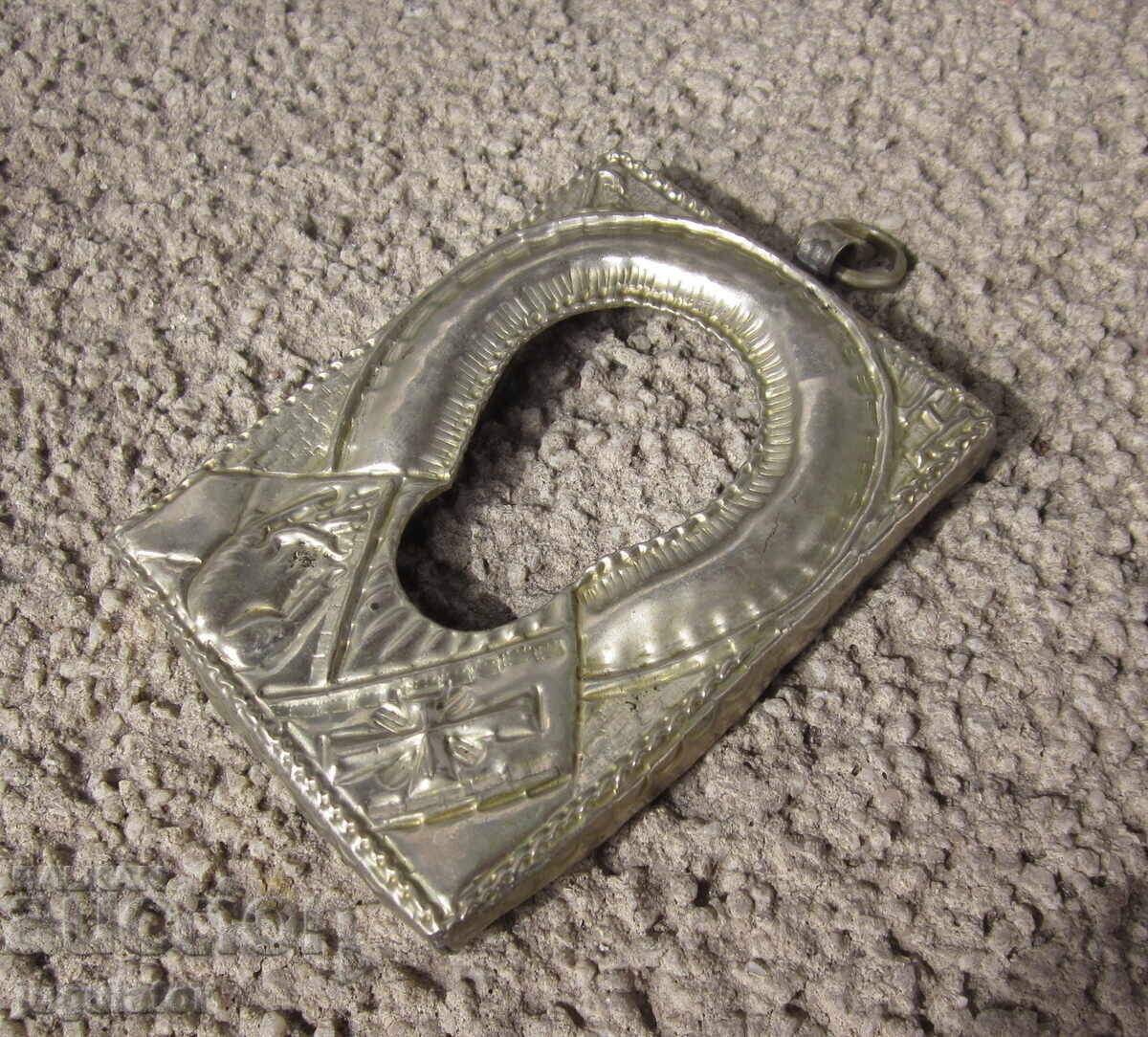 Delivery of Hand-forged hardware from a small Bulgarian Revival home icon