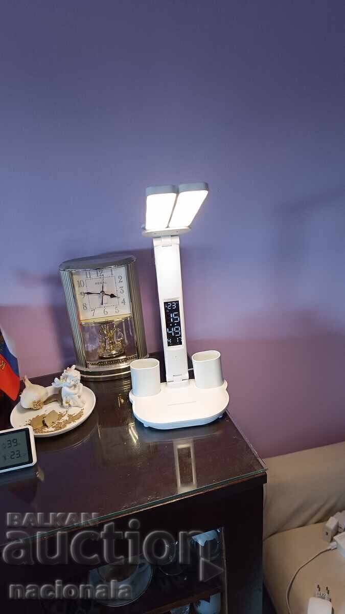 Аукцион НОВ! Настолна лампа с LED светлини.