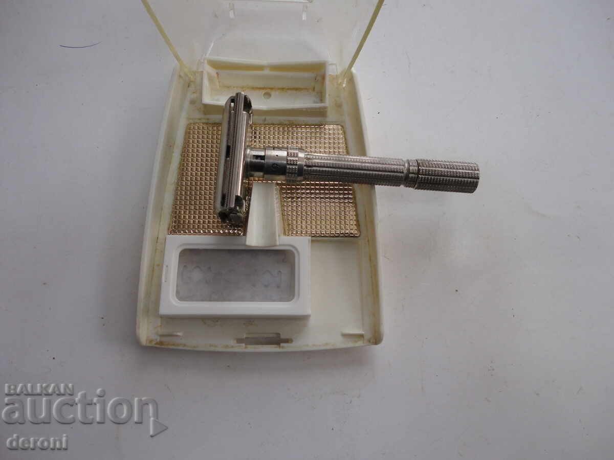 Incredible Gillette Razor Made in USA with price 90.00 BGN | € 46.02 Incredible Gillette Razor Made in USA with price 90.00 BGN | € 46.02