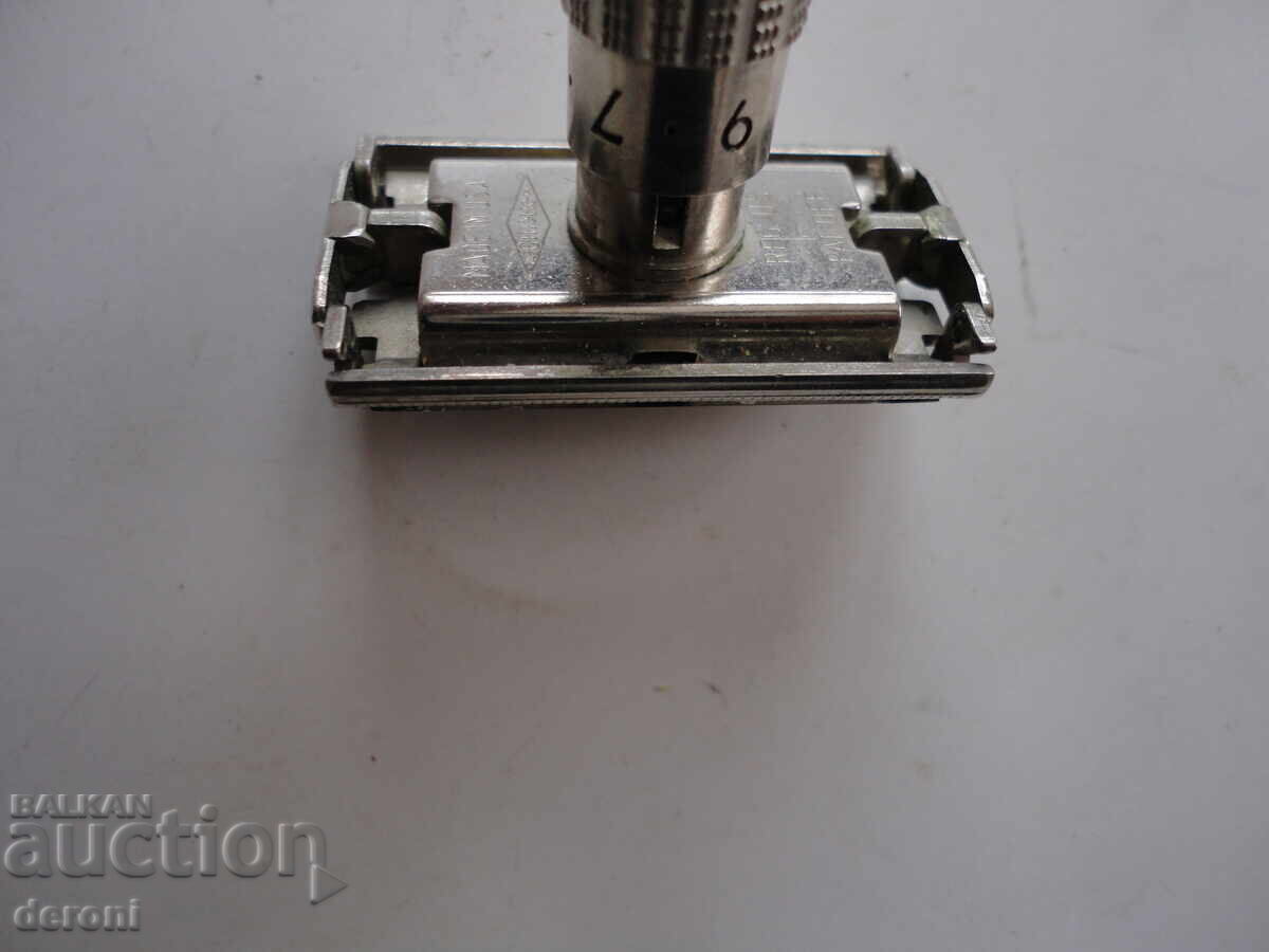 Auction Incredible Gillette Razor Made in USA Auction Incredible Gillette Razor Made in USA