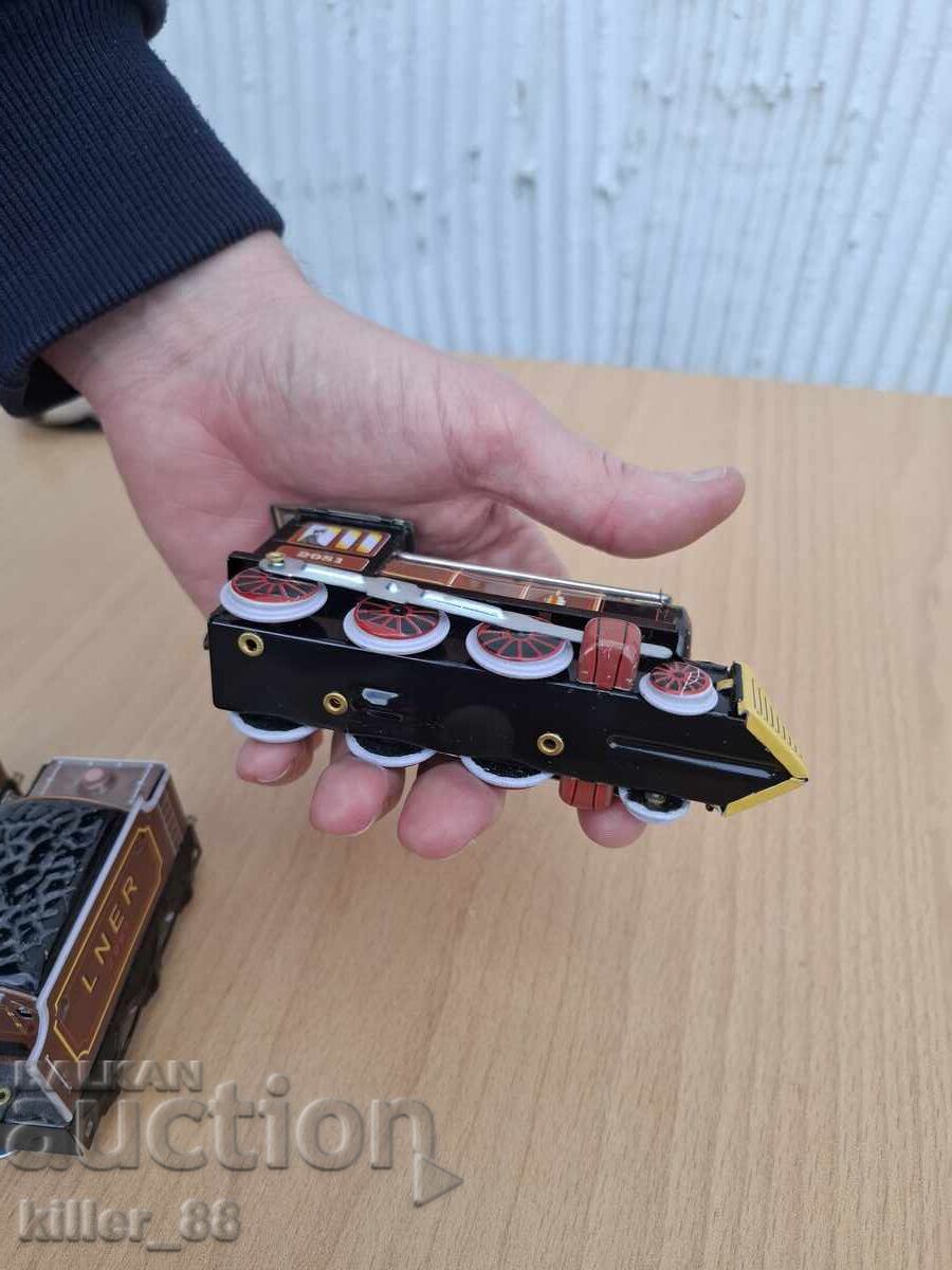 Mechanical metal locomotive with key - 7