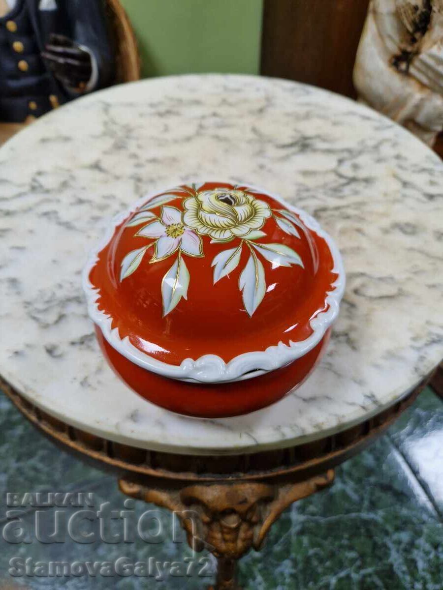 Old porcelain jewelry box Schau bach Kunst with price 99.00 BGN | € 50.62 Old porcelain jewelry box Schau bach Kunst with price 99.00 BGN | € 50.62