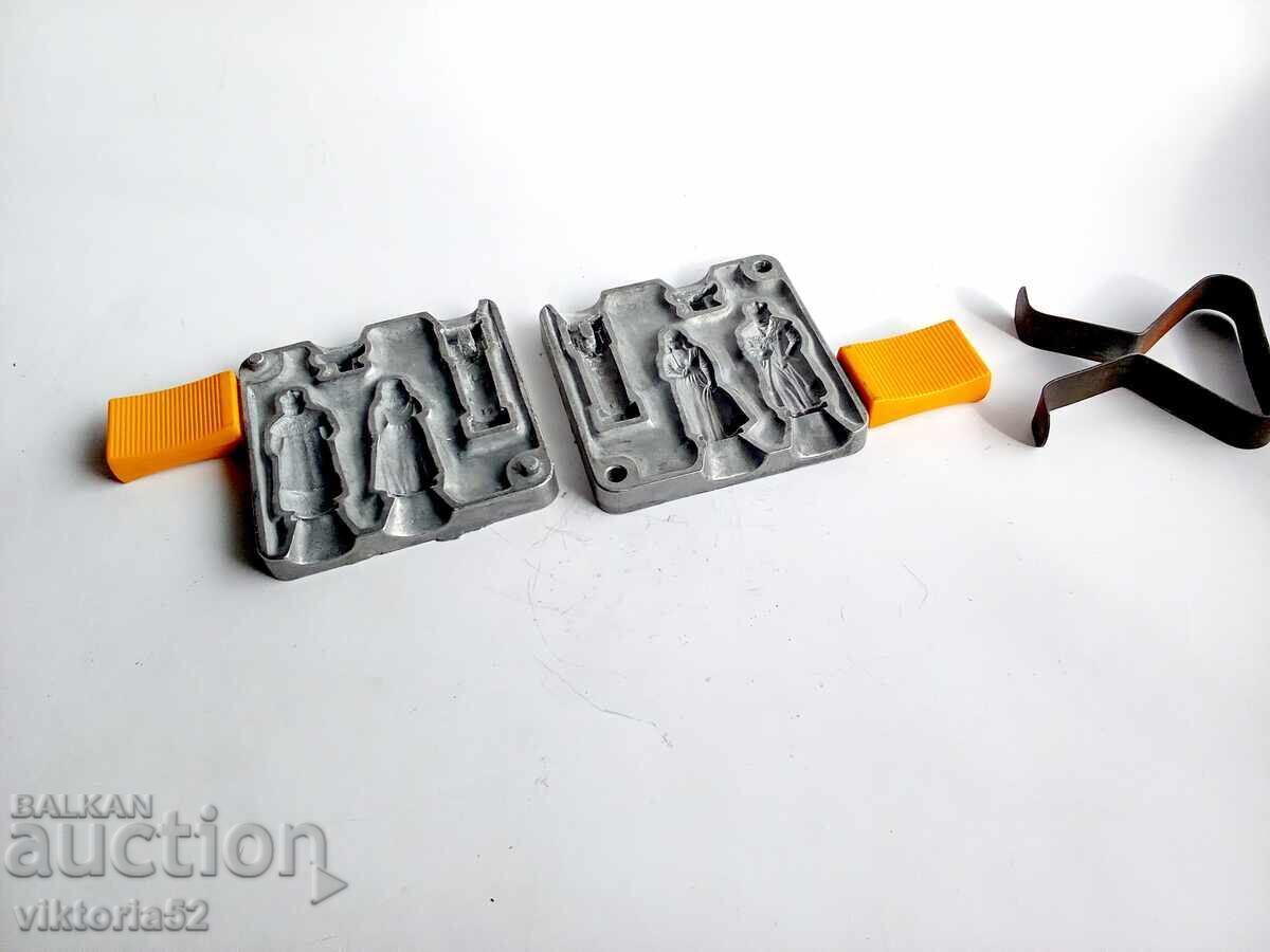 Matriță, forme pentru turnare cu preț 30.00 BGN | € 15.34 Matriță, forme pentru turnare cu preț 30.00 BGN | € 15.34