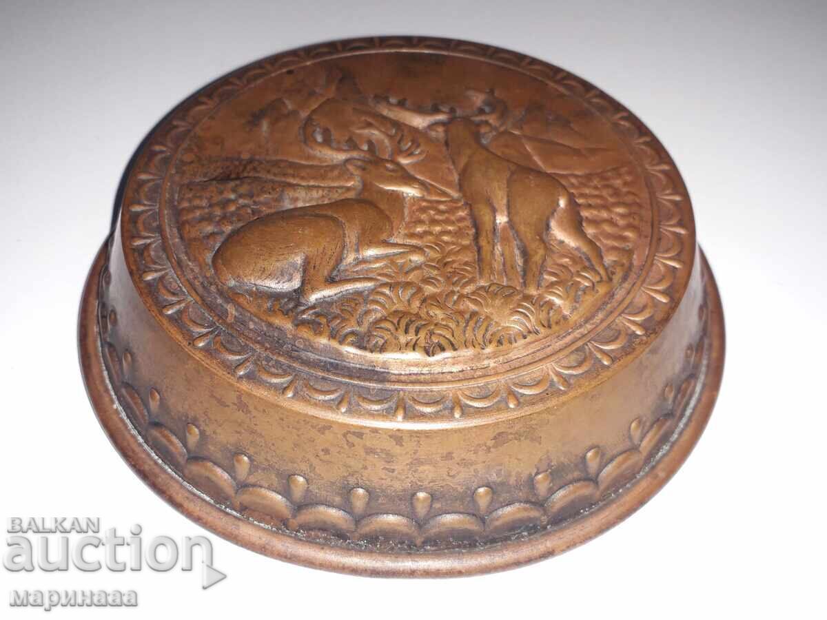 FORMĂ DE CUPRU - PANOU cu preț 8.00 BGN | € 4.09 FORMĂ DE CUPRU - PANOU cu preț 8.00 BGN | € 4.09