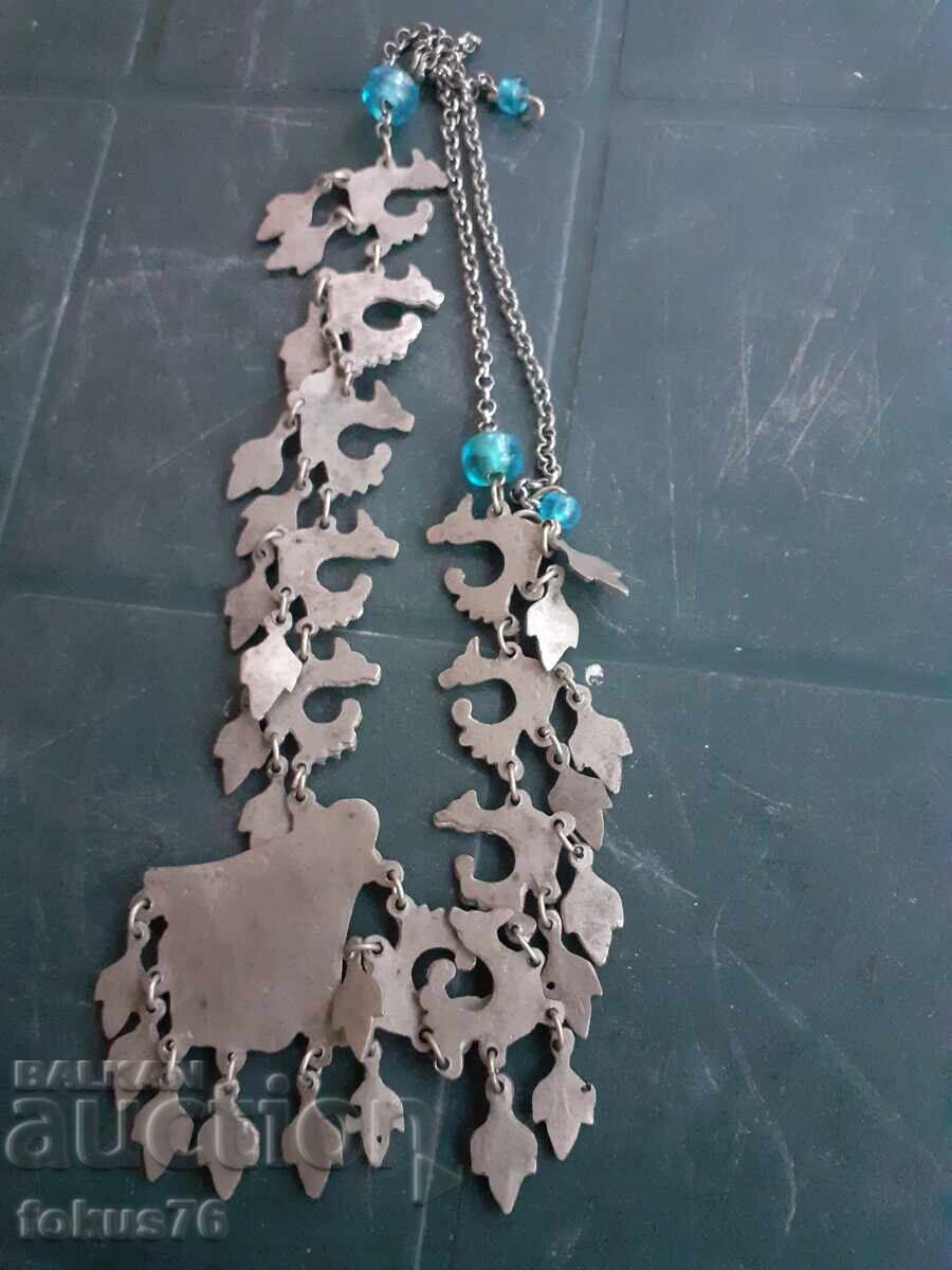 Revival-era jewelry with chicks for traditional costume, a shimmering bitch - 5 Revival-era jewelry with chicks for traditional costume, a shimmering bitch - 5