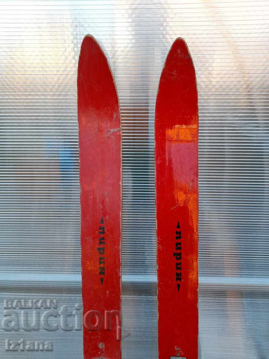 Old Skis Pirin with price 110.00 BGN | € 56.24 Old Skis Pirin with price 110.00 BGN | € 56.24