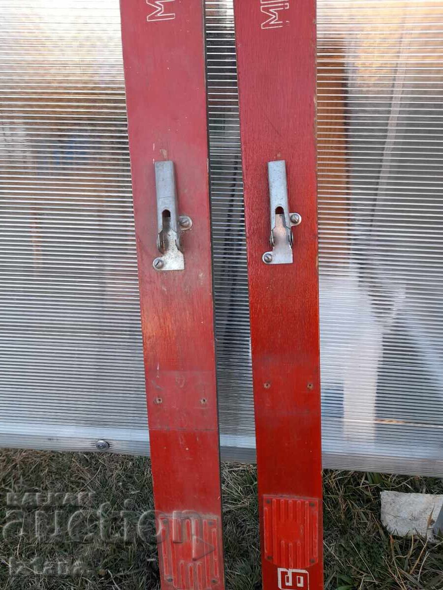 Auction Old Hohnberg Skis Auction Old Hohnberg Skis