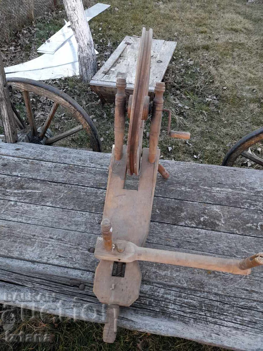 Delivery of Antique spinning wheel