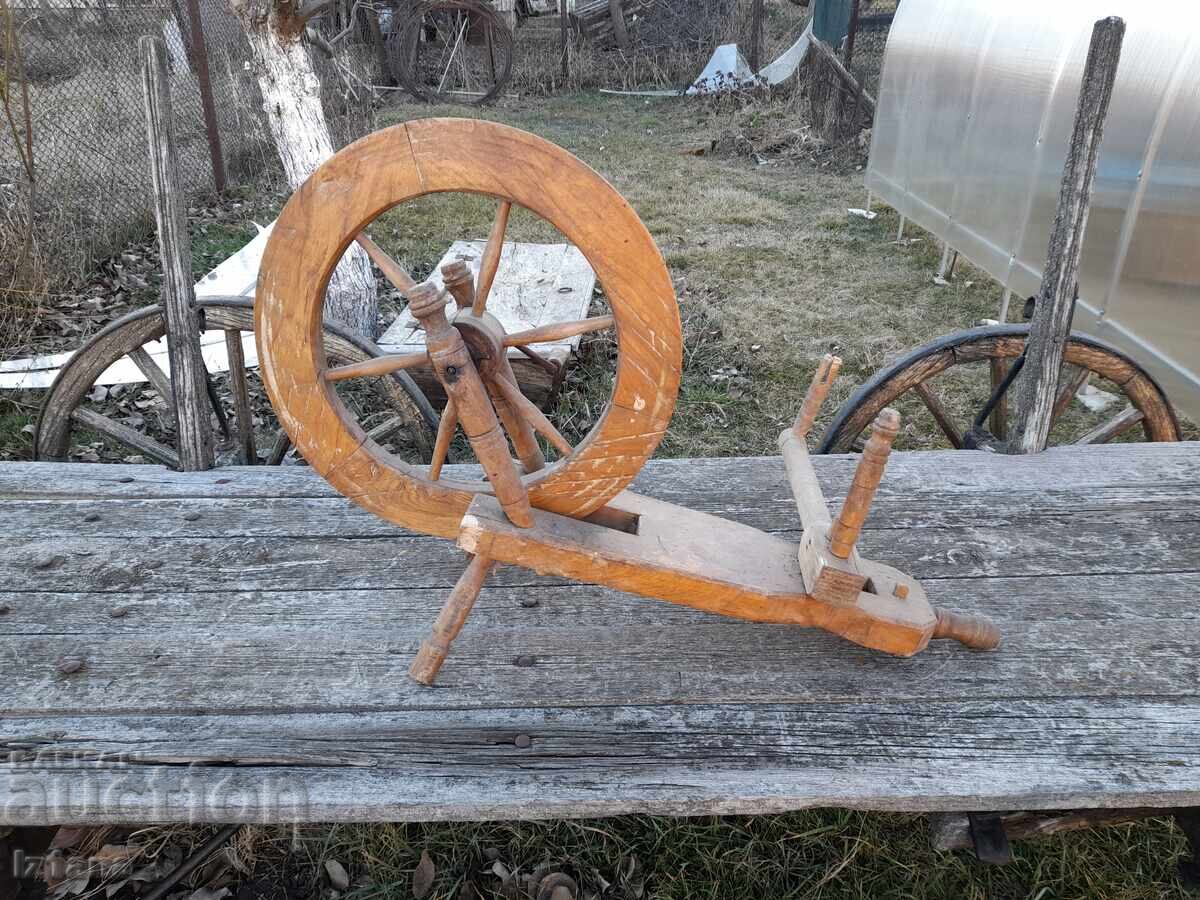 Antique spinning wheel