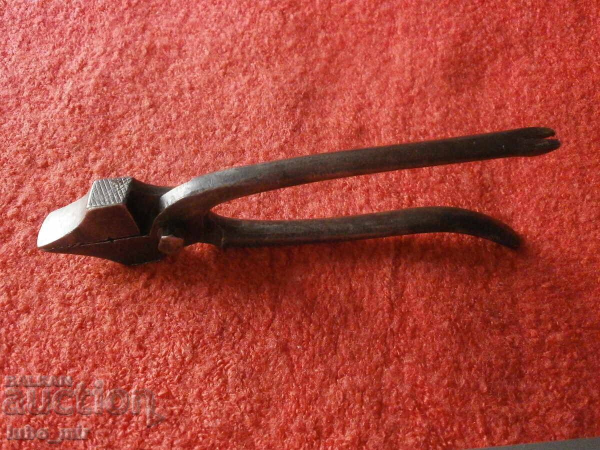 OLD COBLER'S PLIERS - 6