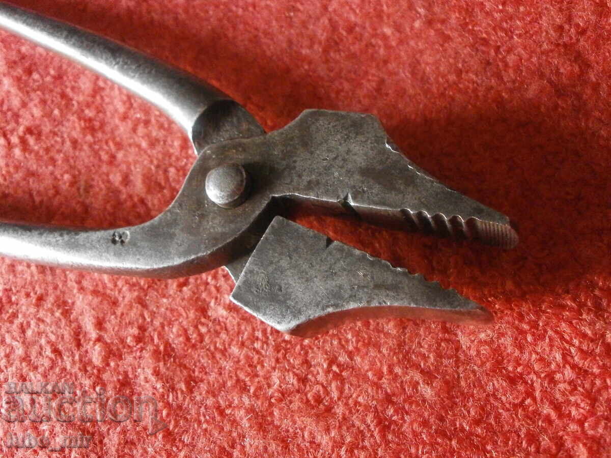 OLD COBLER'S PLIERS - 7