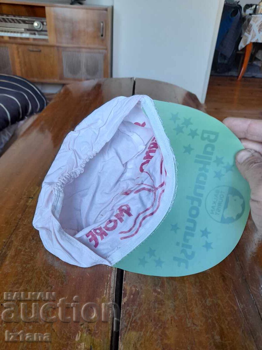 Livrarea Pălărie veche de la Marea Neagră, turist balcanic